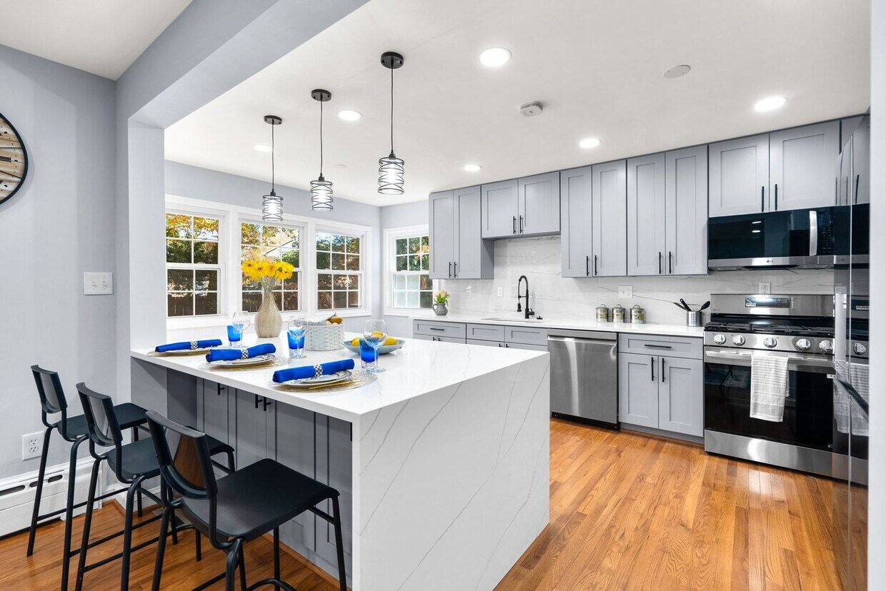 Foto principal - 4893 Chatsworth St