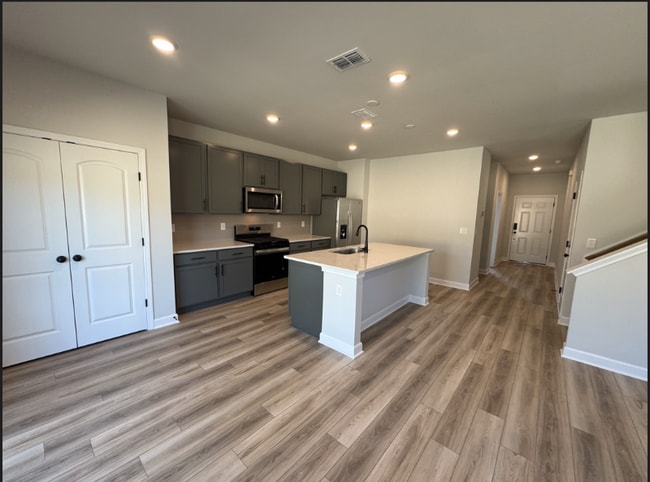 Building Photo - 106 Millbrook Dr
