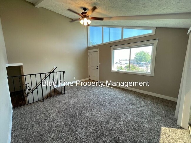 Building Photo - 1201 N Skyline Dr