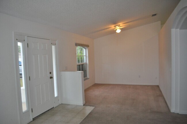 Foto del edificio - 3 Bedroom 2 Bath Home in Lehigh Woods