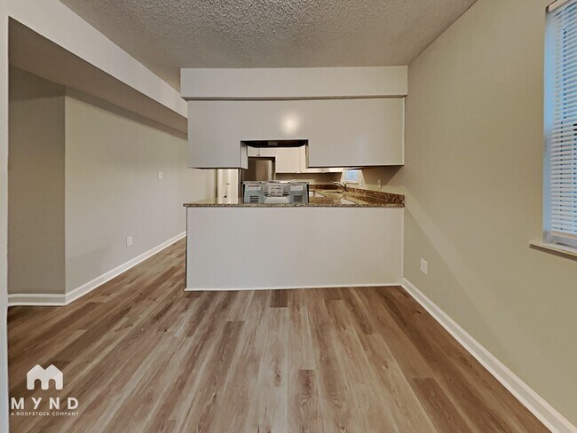 Foto del edificio - 6301 Ivory Palm Dr