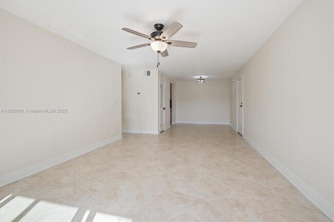 Foto del edificio - 6505 Bay Club Dr