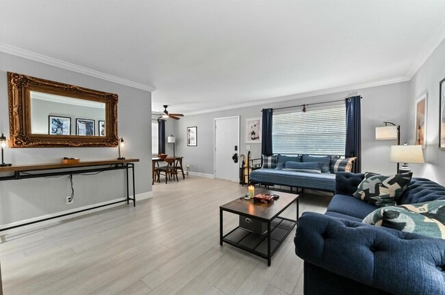 Building Photo - 279 Normandy Ln