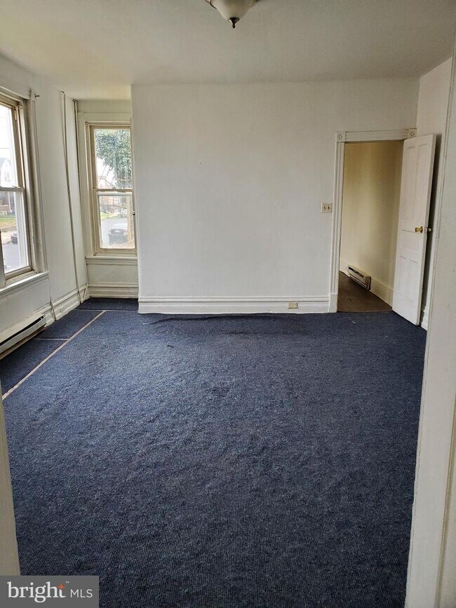 Building Photo - 251 W Douglass St