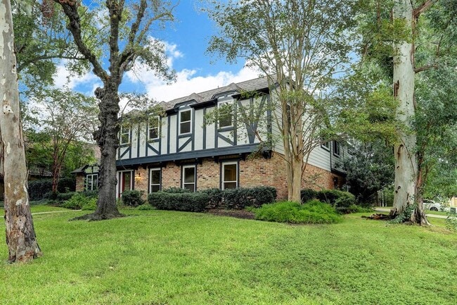 Building Photo - 802 Pinesap Dr
