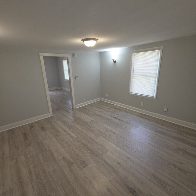 Foto del edificio - Cozy 3 bedrooms and 1 bath home located on S Pleasant St in Independence, MO