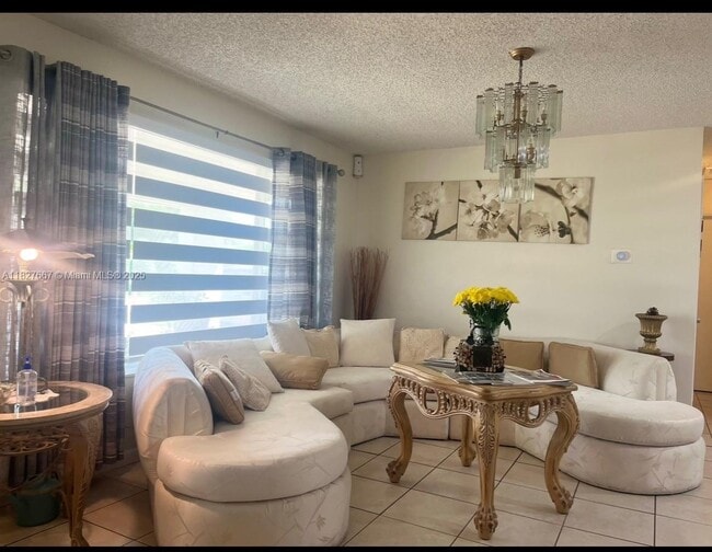 Foto del edificio - 7200 Granada Blvd