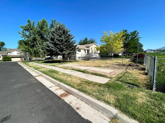 Building Photo - Great 4 Bed/3 Bath home in Layton