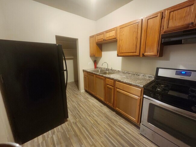 Foto del edificio - 6730 S Clyde Ave