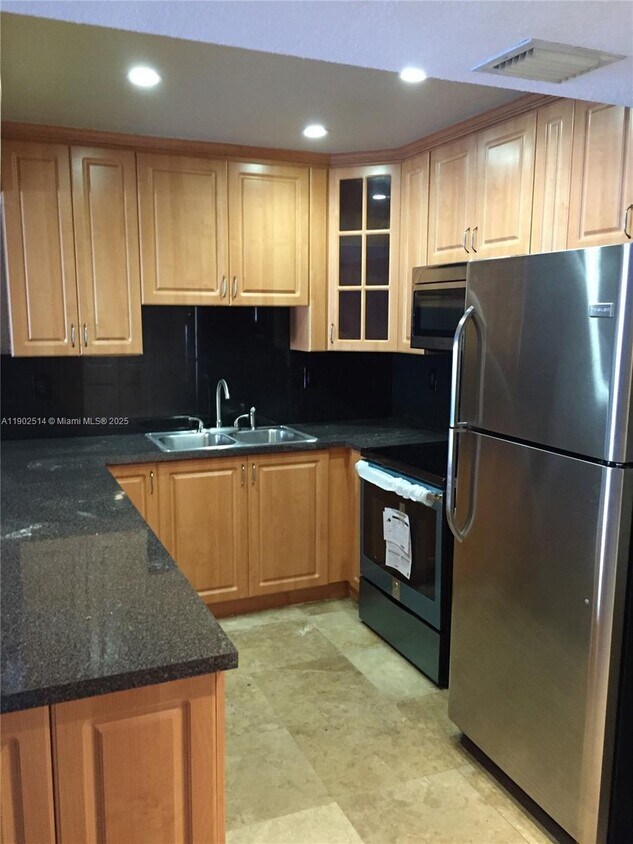Foto principal - 9301 SW 92nd Ave