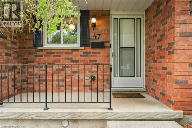 Building Photo - 47 Claycroft Crescent