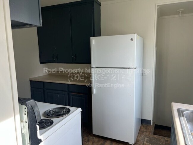 Building Photo - 87 Symons St