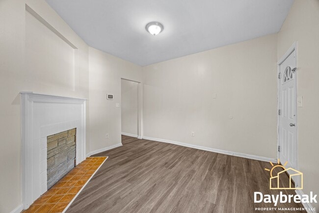 Building Photo - 1709 Le Grand St