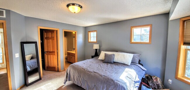 Building Photo - 8515 Lakeview Terrace