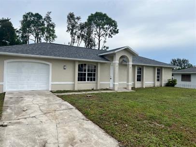 Foto principal - Charming 3-Bedroom Home in Fort Myers – An...