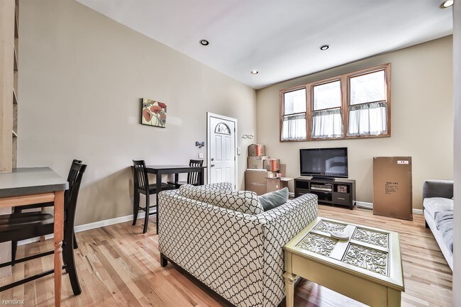 Building Photo - 2 br, 1 bath  - 2140 W Belmont Ave Unit 1F