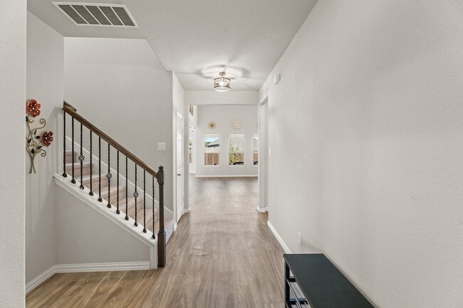 Building Photo - 1404 Hickory Woods Way