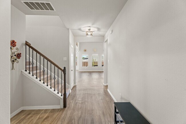 Foto del edificio - 1404 Hickory Woods Way