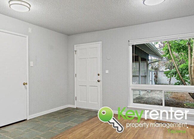 Foto del edificio - Updated 4-Bedroom, 2-Bath Tacoma Home for Rent Near Tacoma Community College and 6th Ave!