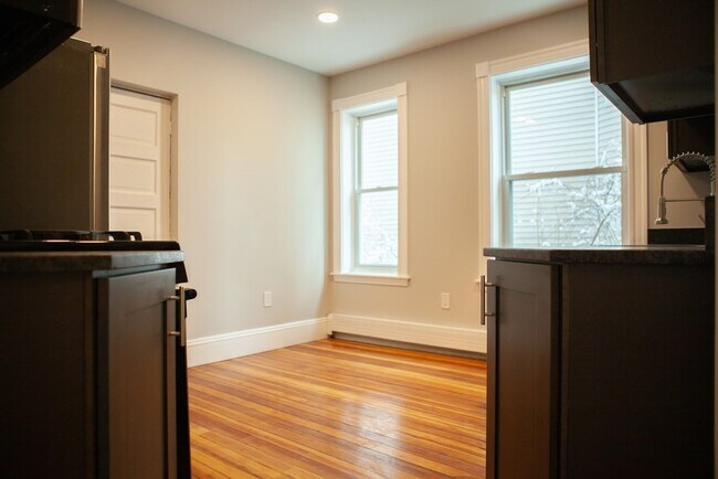Building Photo - 19 Rowell St