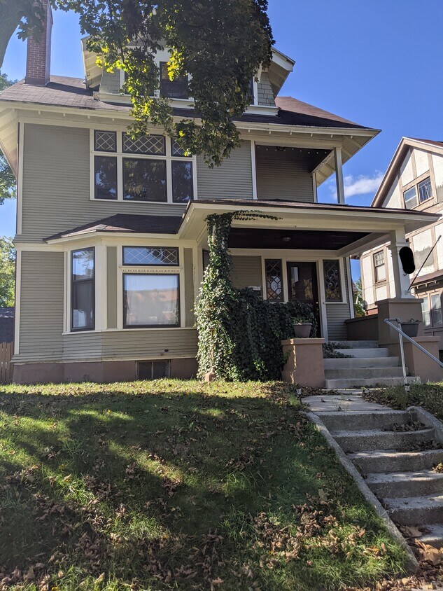 Front - 723 Madison Ave SE