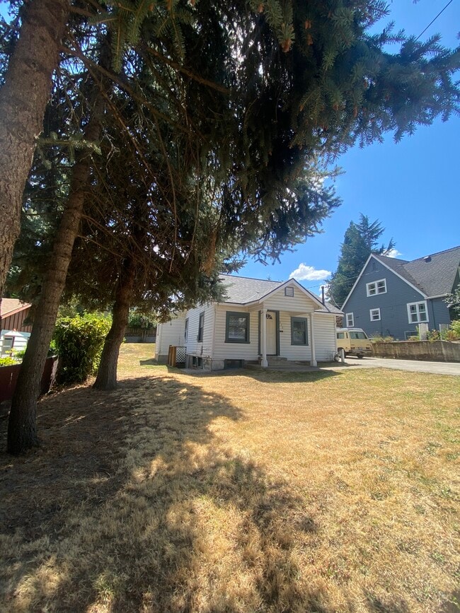 Building Photo - GR-0104