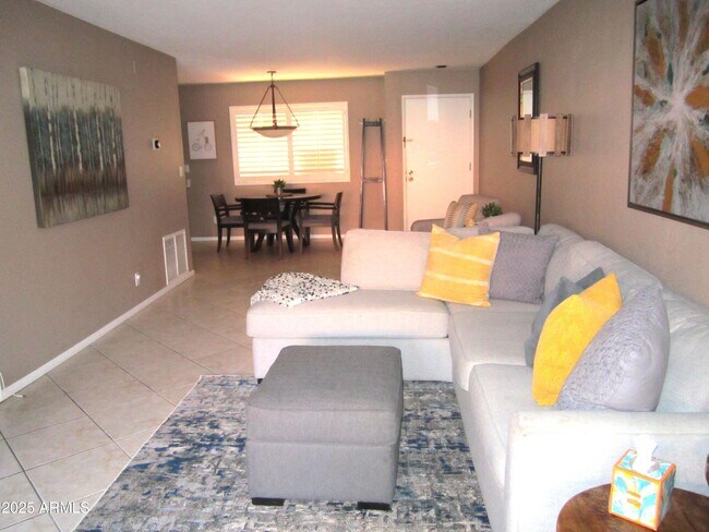 Foto del edificio - 4303 E Cactus Rd