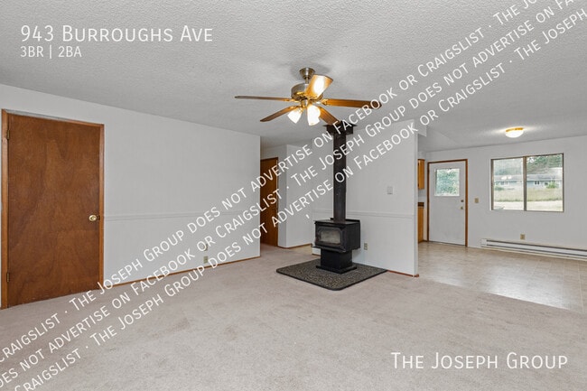 Foto del edificio - 943 Burroughs Ave