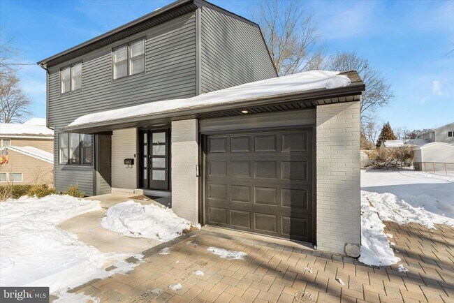 Building Photo - 17 McLaughlin Dr