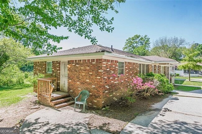 Building Photo - 3710 Lynn Dr
