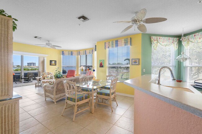 Foto del edificio - Beautiful Fully Furnished 3/2 Bouchelle Is...