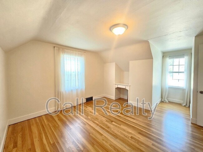 Foto del edificio - 1017 E Sharp Ave