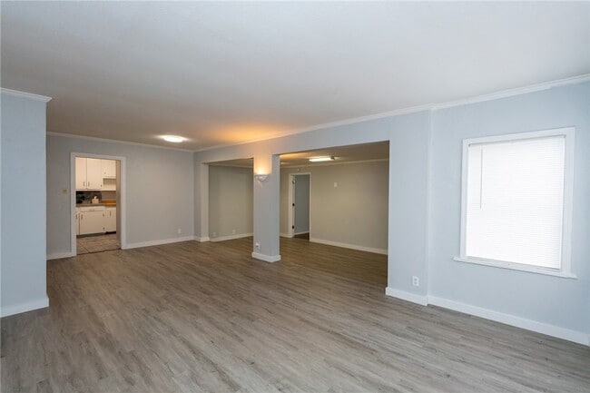 Building Photo - 706 Pennington Dr