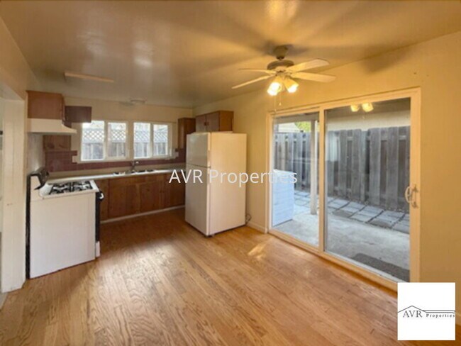 Foto del edificio - Detached home near Library