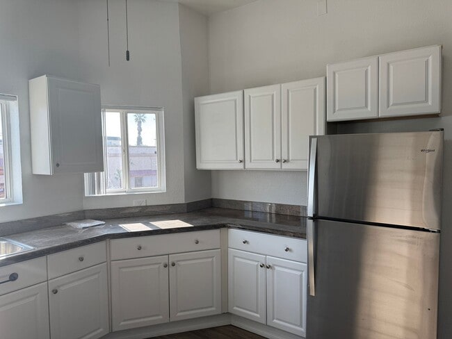 Foto del edificio - 939 University Ave