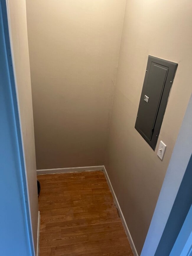 Building Photo - NEW LISTING! 1 Bedroom Apartment in Butler!!!