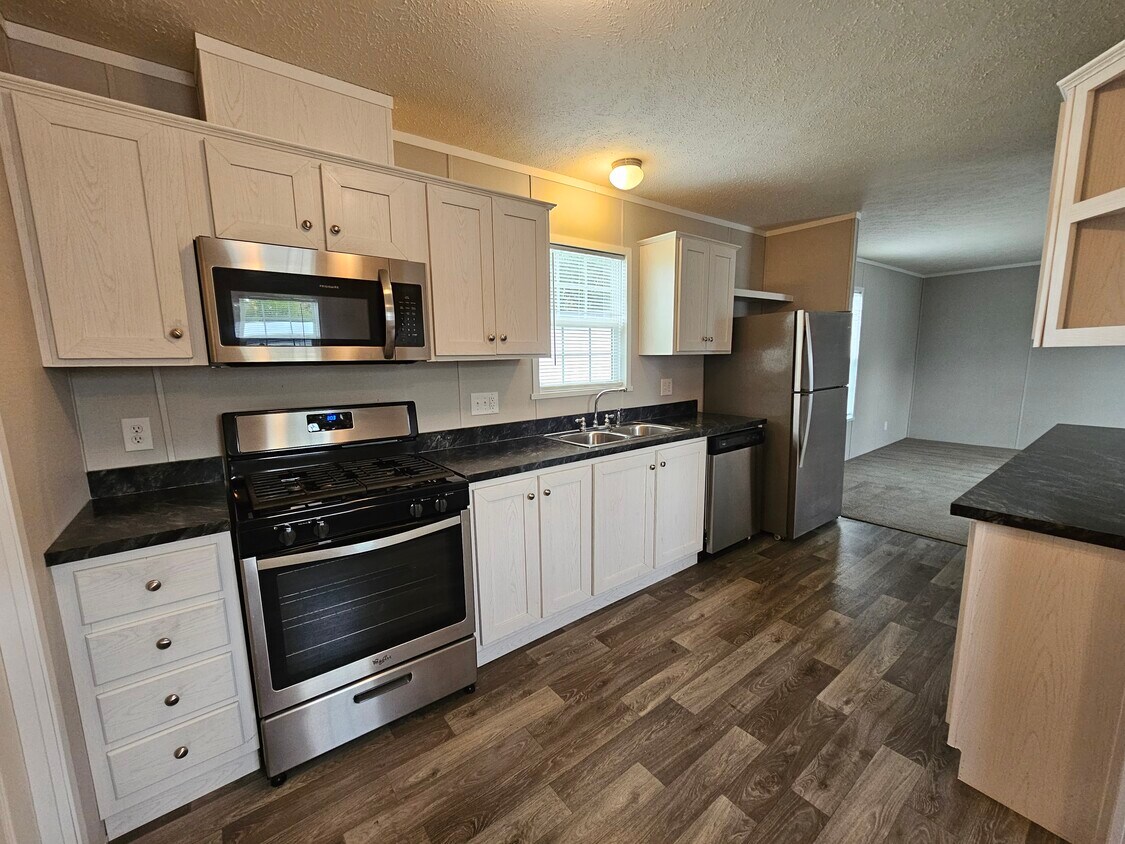 Foto principal - 46000 Geddes Rd