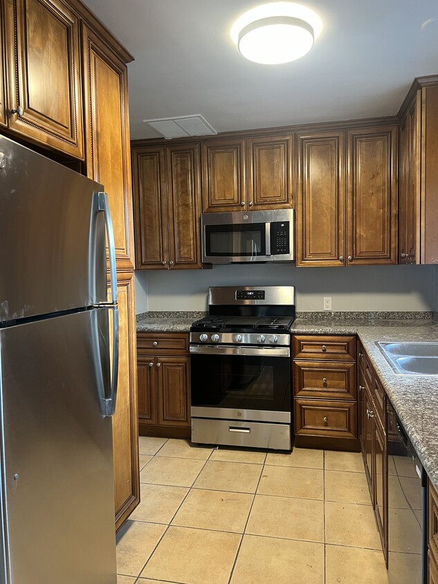 Foto principal - 5733 Laurel Canyon Blvd