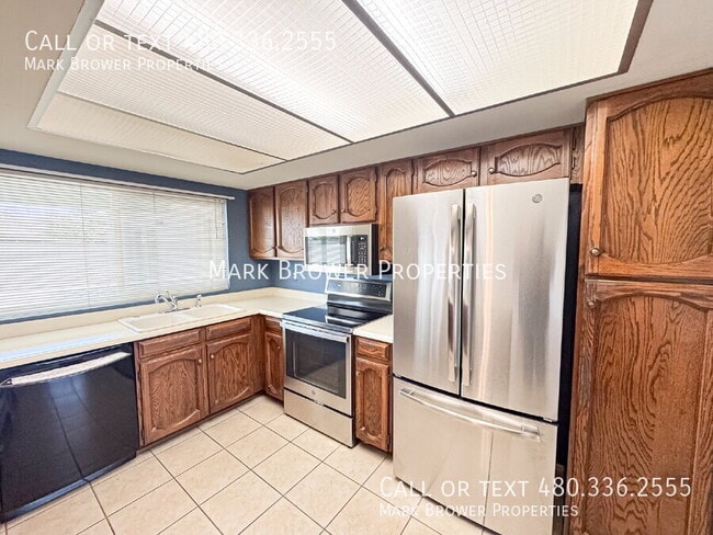 Building Photo - 2315 W El Alba Way
