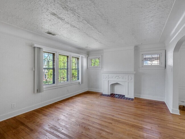 Foto del edificio - 2 Bedroom Duplex in Detroit (Upstairs Unit)