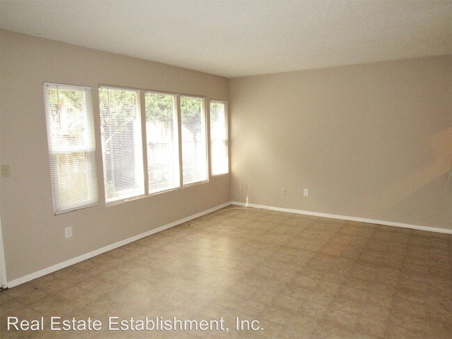 Building Photo - 1017 N Shattuck Pl