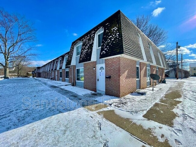 Building Photo - 5520 Beavercrest Dr