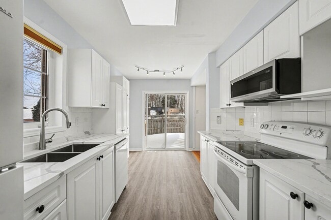 Building Photo - 70 Cohen Ave