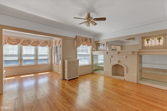 Foto del edificio - 6528 N Bosworth Ave