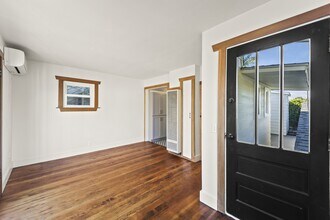 Building Photo - 2308 1/2 W Duane St