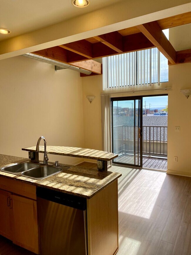 Building Photo - Unique North Boulder Two Bedroom Condo Lof...