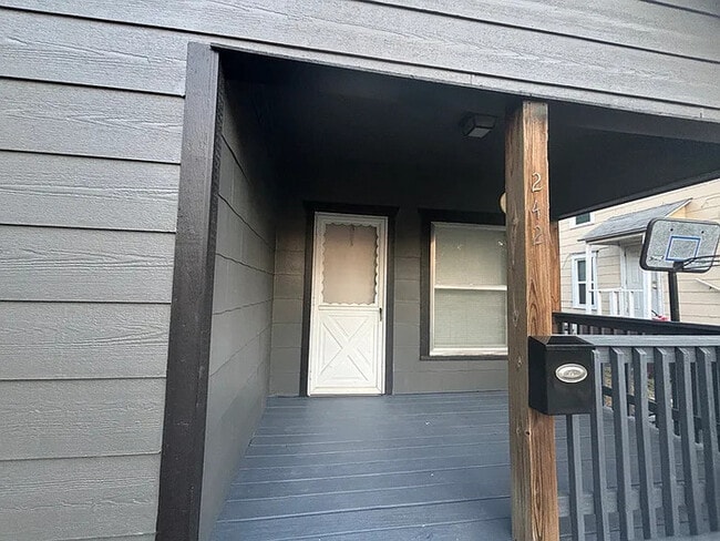 Building Photo - Delano Home For Rent