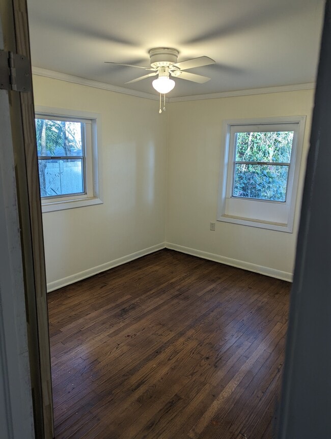 Building Photo - 6700 SE 110th St