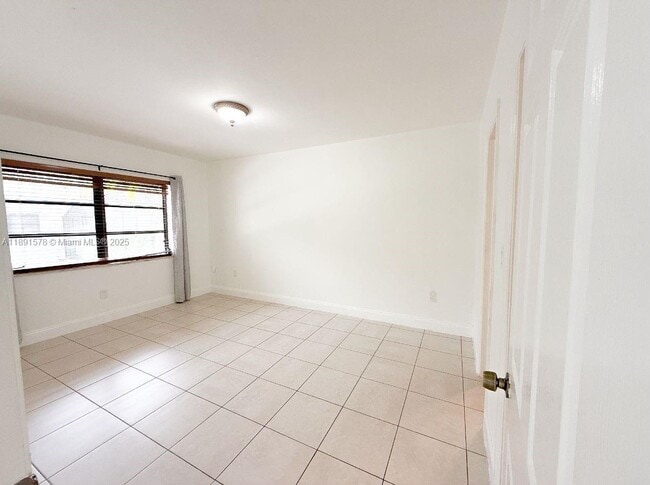 Foto del edificio - 7917 SW 104th St