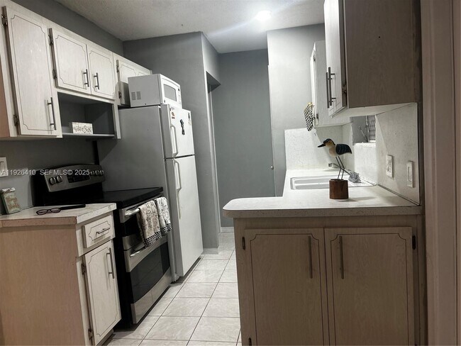 Building Photo - 2641 Polk St